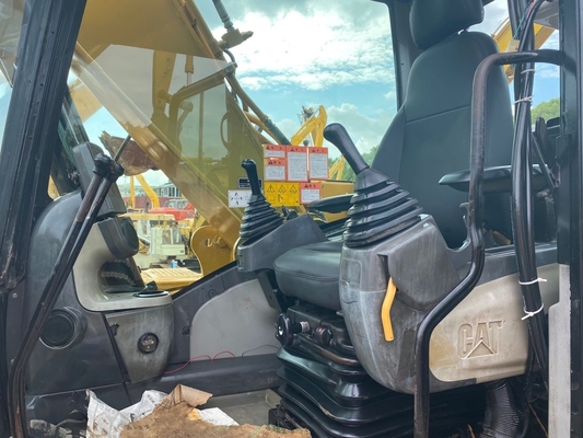 Japan Fram Tractor Used Digger with 20 Ton Operating Weight and Liyuan Hydraulic Valve