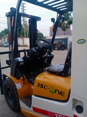 Japan Original TCM FD25 2Ton Forklift with 96KW EPA Engine and Hydraulic System