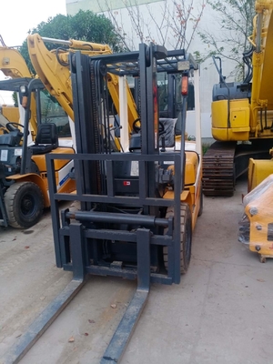 Japan Original TCM FD25 2Ton Forklift with 96KW EPA Engine and Hydraulic System