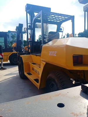 20 Ton Diesel Forklift KOMATSU FD200 for Container Handling in Building Material Shops