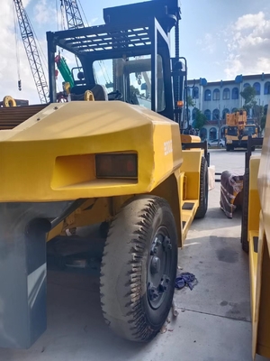 20 Ton Diesel Forklift KOMATSU FD200 for Container Handling in Building Material Shops