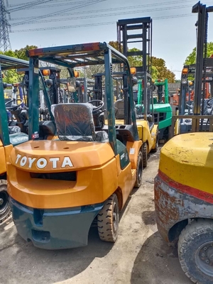 TOYOTA FD25 Forklift Diesel Pallet Lifting Truck for Food Beverage within Your Budget