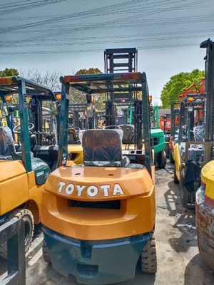TOYOTA FD25 Forklift Diesel Pallet Lifting Truck for Food Beverage within Your Budget