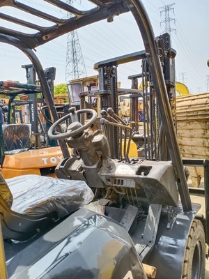 TOYOTA FD25 Forklift Diesel Pallet Lifting Truck for Food Beverage within Your Budget