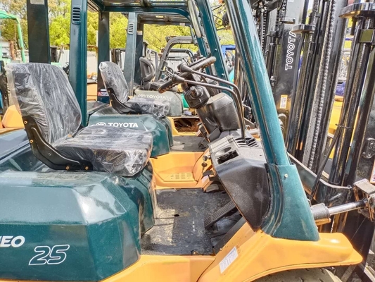 TOYOTA FD25 Forklift Diesel Pallet Lifting Truck for Food Beverage within Your Budget