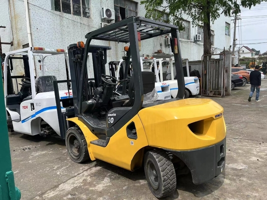 Best-Service Diesel Forklift for Farms Komatsu 30 Good-Condition Transporting Equipment