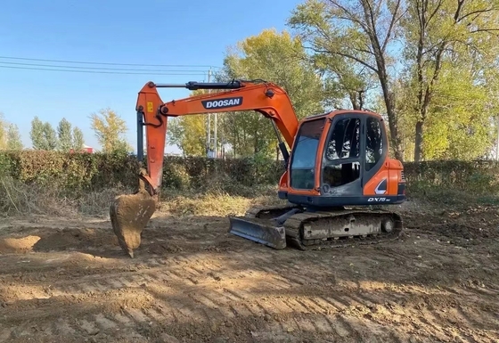Doosan DX75 Used Excavator with Original Paint and High Operating Efficiency in Japan
