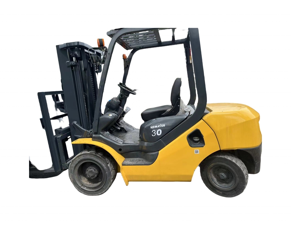 Best-Service Diesel Forklift for Farms Komatsu 30 Good-Condition Transporting Equipment